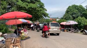 Keberadaan PKL di Jalan Orang Kayo Pingai Kembali Dikritik, Pedagang Pasar Talang Banjar Merugi