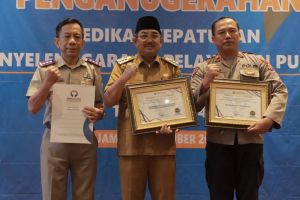 Anwar Sadat Bawa Pemkab Tanjab Barat Raih Penghargaan bergengsi dari Ombudsman RI