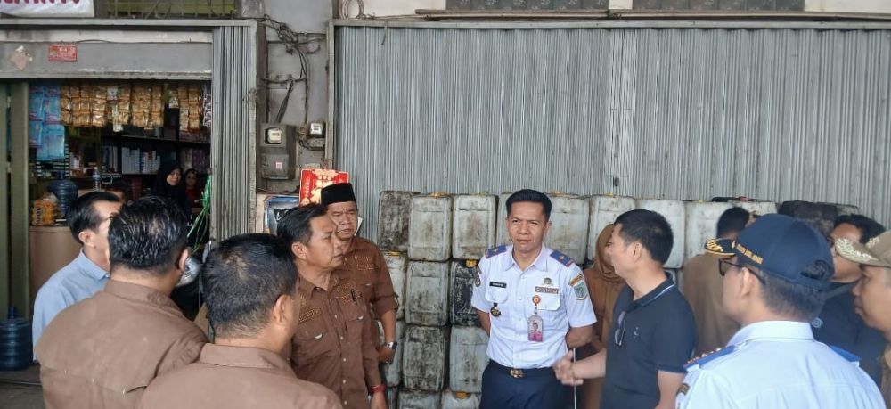 Tanggapi keluhan bongkar muat, Komisi III DPRD Kota Jambi bersama Dinas Perhubungan (Dishub) Kota Jambi turun langsung ke lokasi, Selasa (14/1/2025).
