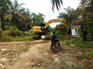 Percepat Progres Peningkatan Jalan di Malako Intan, Satgas TMMD Turunkan Alat Berat