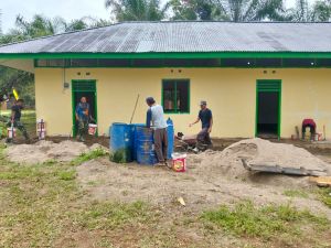 Plester Lantai, Progres Rehab Madrasah Nurul Falah Program TMMD 65 Persen
