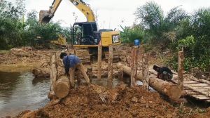 Satgas TMMD Buat Jembatan Jalan Usaha Tani di Teluk Kuali