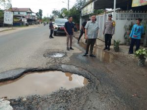 Jalan Berlobang Ditengah Kota Jambi Picu Kecelakaan