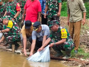 Selain Tinjau Kegiatan Fisik, Ketum Tim Wasev juga Ikut Tanam Padi dan Tebar Bibit Ikan