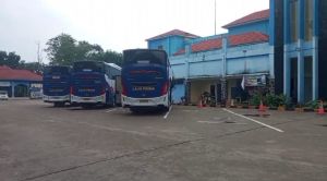 PUNCAK ARUS MUDIK DI TERMINAL ALAM BARAJO MULAI TERLIHAT