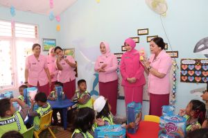 Ketua Pengurus Yayasan Kemala Bhayangkari Daerah Jambi Kunjungi TK Kemala Bhayangkari 36 Merangin