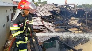 Rumah Eks Kadis PU Kota Jambi Terbakar Hebat, Ini Kronologinya