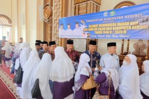 Bupati Monadi Berangkatkan 326 CJH Kerinci ke Tanah Suci