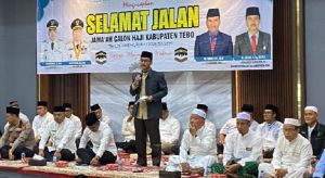 Bupati Tebo Lepas Jamaah Haji Menuju Asrama Haji