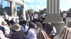 Ratusan Honorer Pemprov Jambi Gelar Aksi Demo