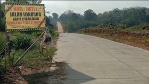 Kwalitas Jalan Rigit Beton dan Aspal Jalan Rimbo Ilir Senilai 24 Milyar Diragukan