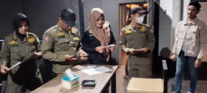 Razia Sejumlah Lokasi Hiburan Malam, Satpol PP Kota Jambi Sita 56 Botol Minol Ilegal