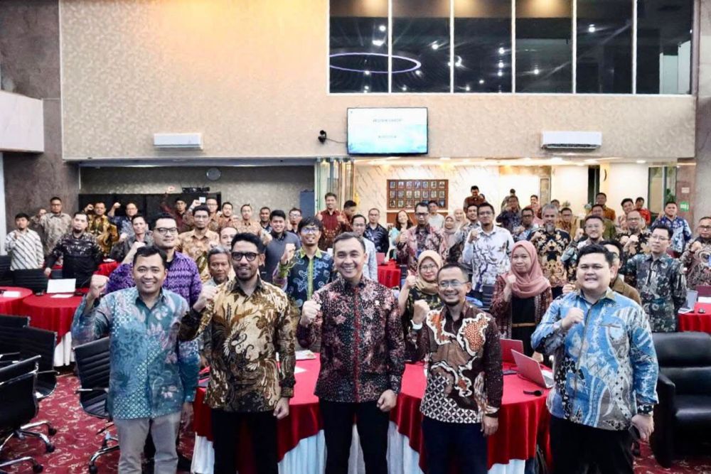 Anggota Komisi Pengawas Persaingan Usaha (KPPU) dan Direktur Manajemen Risiko PT PLN (Persero) beserta Jajaran