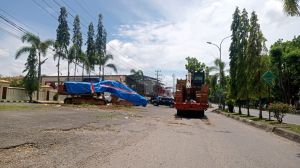 Excavator Tangkapan Tambang Ilegal Diduga di Lepas Siang Bolong