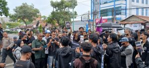 Tuntut Polisi Penghalang Liputan Diproses Hukum, Puluhan Wartawan Gelar Aksi di Polda Jambi
