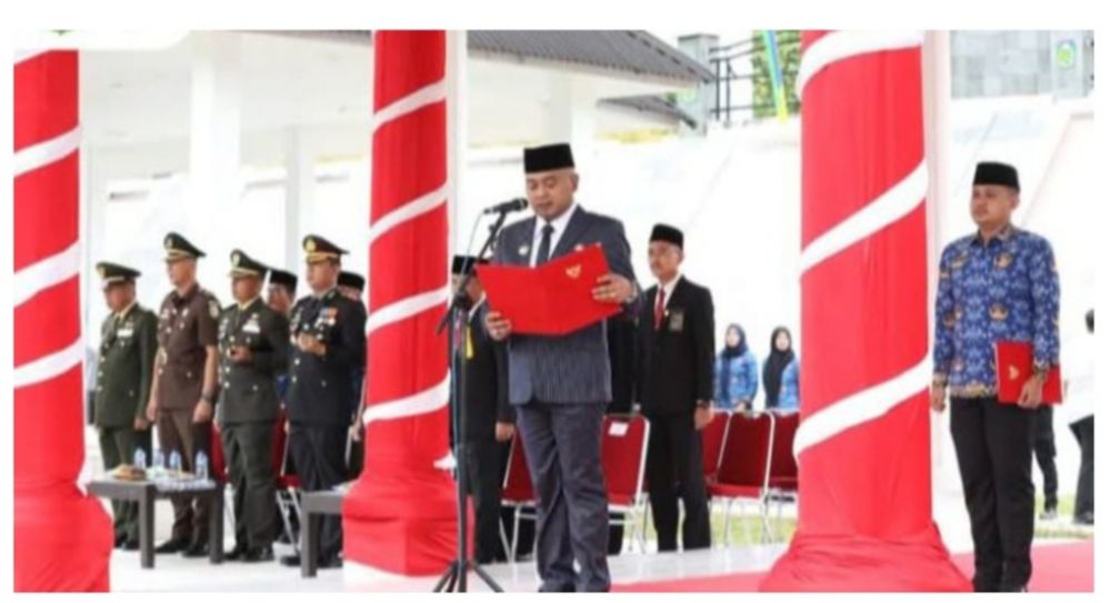 Bupati Tebo Agus Rubiyanto, SE, MM memimpin upacara peringatan Hari Sumpah Pemuda ke-97 Tahun 2025 di Lapangan Ex MTQ Kantor Bupati Tebo.