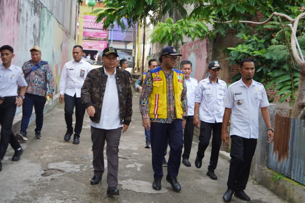 Ketua DPRD Kota Jambi Kemas Faried Alfarelly,.SE (KFA) Tinjau Lokasi Genangan Air di Jalan Sultan Agung, Danau Sipin, Kota Jambi.