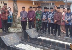 HUT Sungai Penuh ke-17, Kenang Jasa Pendiri Melalui Ziarah ke Makam H. Fauzi Siin