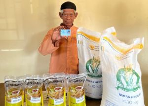 Bapanas Salurkan Bantuan untuk 15.135 Keluarga di Tebo, Kini Dapat Beras dan Minyak Goreng