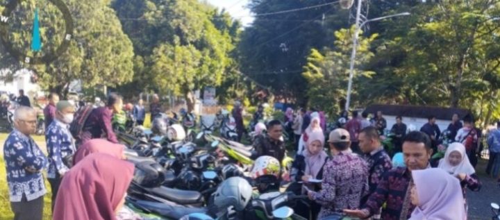 Petugas Inspektorat saat turun ke lokasi parkir di Sungai Penuh 