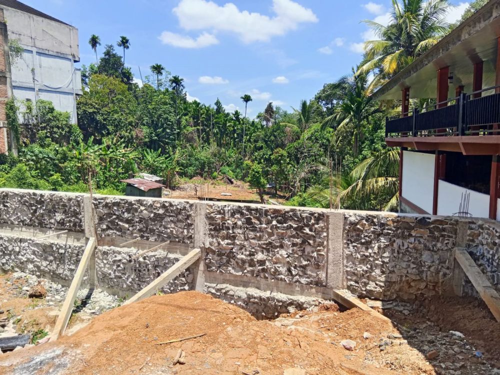 Turap dibangun pengembang di atas box milik pemerintah