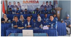 Zulhas Tunjuk Suryadi Jadi Formatur DPD PAN Tebo pada MUSDA ke-VII PAN Jambi