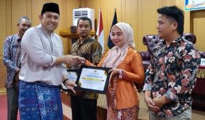 Bupati Merangin Anugerahkan Penghargaan kepada Tiga Pahlawan di Balik Pembebasan Bilqis