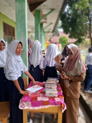 Market Day PLH SMPN 25 Tebo: Edukasi Wirausaha dan Peduli Lingkungan yang Penuh Antusias