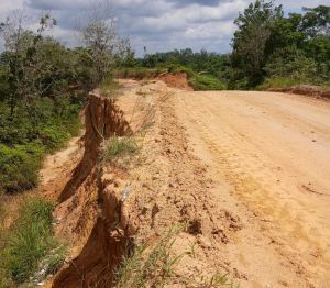 Lubang Bekas Tambang Ancam Putus Akses Warga, Tanggung Jawab Perusahaan Dipertanyakan