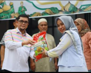 Ivan Wirata Bagikan 215 Paket Sembako Gratis untuk Anggota KPN Tirta Marga Cipta