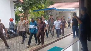 Terdakwa SAD yang Kabur Kembali Muncul di PN Tebo, Pengawalan Super Ketat