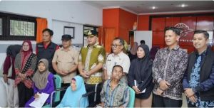 Bupati Tebo Pimpin Penyaluran Bantuan ATENSI Kemensos di Rimbo Bujang