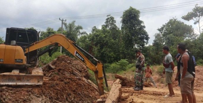 Satgas TMMD ke-128 Kodim 0420/Sarko Genjot Pemasangan Gorong-Gorong di Desa Sasaran