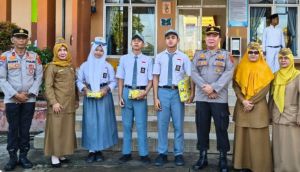 Upacara Bendera Jadi Ruang Edukasi Karakter, Polisi Masuk Sekolah Tekan Kenakalan Remaja di Jambi
