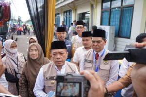 Gubernur Al Haris Lepas 442 Jemaah Haji Kloter 19, Minta Jemaah Fokus Ibadah dan Tinggalkan Gadget 