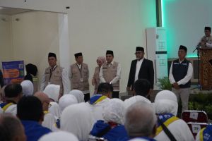 Sekda Jambi Lepas Kloter Pertama JCH 2026, Ingatkan Jamaah Jaga Kesehatan Jelang Puncak Haji