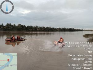 BPBD Tebo dan Basarnas Bungo Lakukan Pencarian Warga Tenggelam di Sungai Batanghari