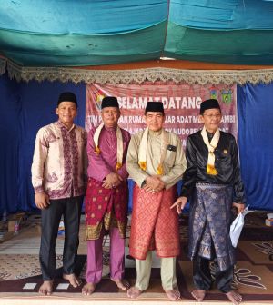 Panji Citra Sambut Tim Penilai Rumah Adat Melayu Jambi di Kemantan