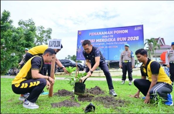 Polda Jambi Tanam 30 Pohon di Kawasan MTQ, Dukung Pelestarian Lingkungan dan Road to Presisi Merdeka