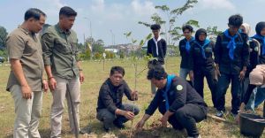 Wakil Rektor UIN STS Jambi Dukung Gerakan Hijau Kampus Melalui Aksi Tanam Pohon