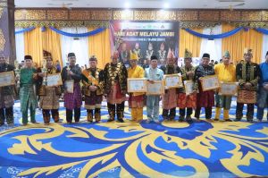 PUNCAK HARI ADAT MELAYU JAMBI 2026, GUBERNUR AL HARIS AJAK MASYARAKAT PERKUAT JATI DIRI