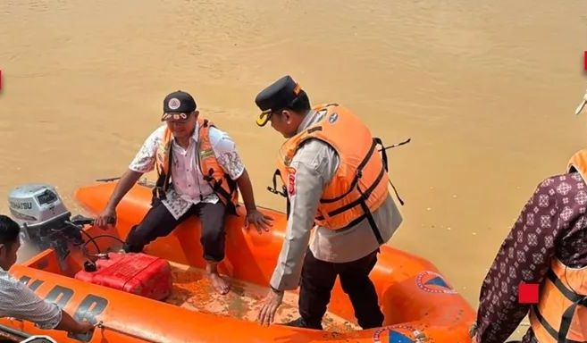 Polres Tebo Musnahkan Dua Rakit PETI di Sungai Batanghari, Kapolres Pimpin Langsung Penertiban