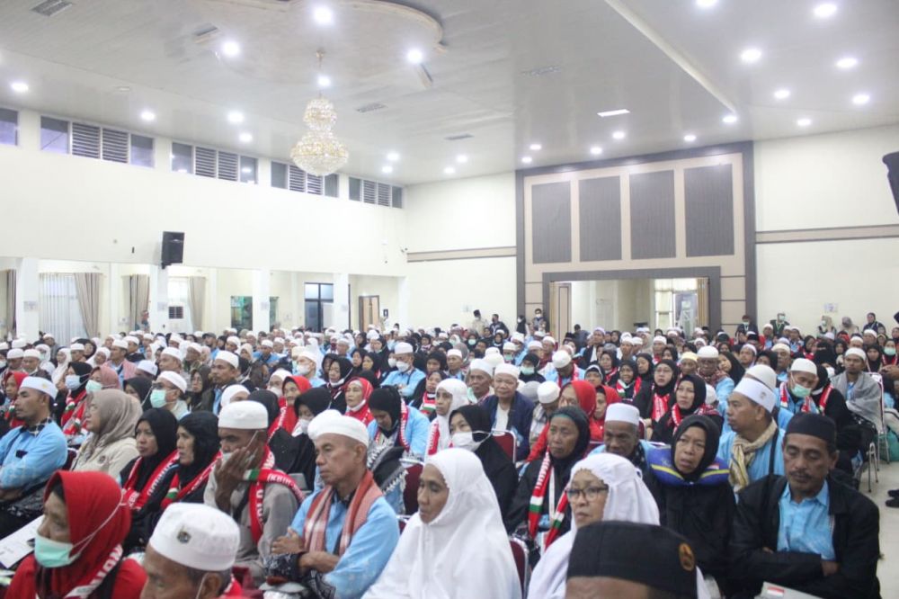 Disambut Wagub Sani, 443 Jamaah Haji Kloter BTH-21 Tiba di Jambi dengan Selamat