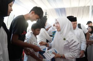 Hesti Haris Serahkan Santunan untuk Ribuan Anak Yatim dan Difabel di Peringatan 10 Muharram