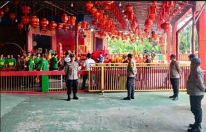Polsek Tungkal Ilir Amankan Perayaan HUT Dewa Kuan Kong, Ibadah Berlangsung Aman dan Kondusif