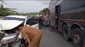 Bus Al Hijrah Tabrak Tiga Kendaraan di Tebo, Anggota DPRD Jadi Korban