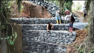 Turap Bronjong di Desa Meranti Rampung, Pemkab Merangin Perkuat Infrastruktur dan Keselamatan Jalan