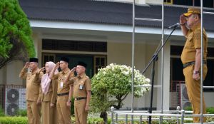 Sekda Tebo Pimpin Apel Senin Bersama, Tekankan Disiplin dan Semangat Pelayanan Publik
