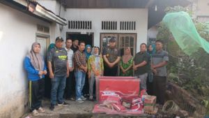 Dinsos P2KBP3A Dampingi Wabup Bungo Salurkan Bantuan untuk Korban Kebakaran