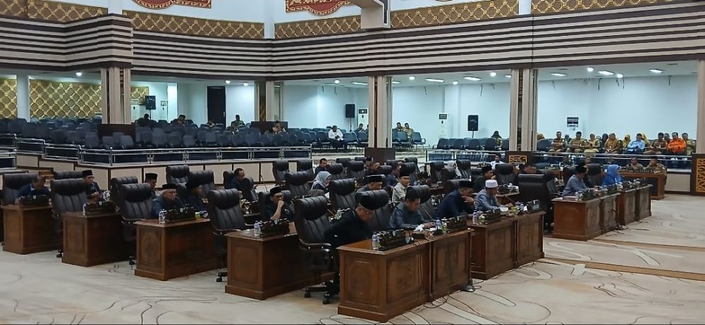 Paripurna DPRD Kota Jambi Ricuh! Hujan Interupsi Warnai Bahasan Pertanggungjawaban APBD 2025